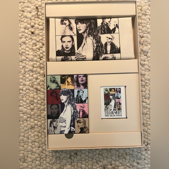 NEW TAYLOR SWIFT VIP EXCLUSIVE PACK - Picture 5 of 12